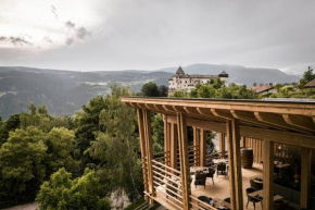 Presulis Hideaway Apartments & Restaurant